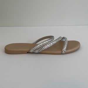 Le Chateau flat summer sandals